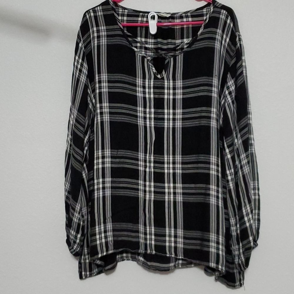 Back and white plaid top